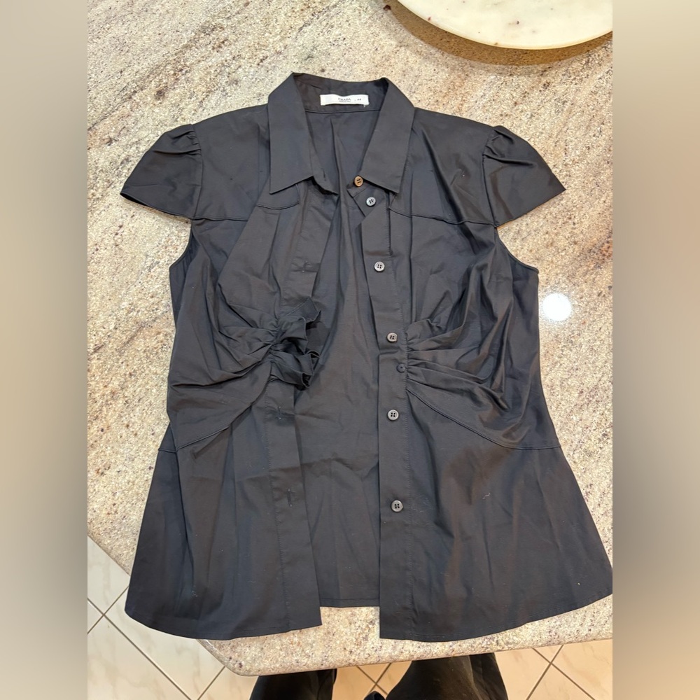 ♥️ PRADA ♥️ AUTHENTIC SHORT SLEEVE DRESS SHIRT ! Size 44 (M)has some stretch !